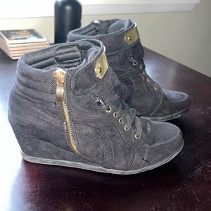 Women’s Wedge Bootie Black Gold size 8